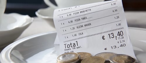 rechnung-restaurant-bezahlen-bargeld-euro-quittung
